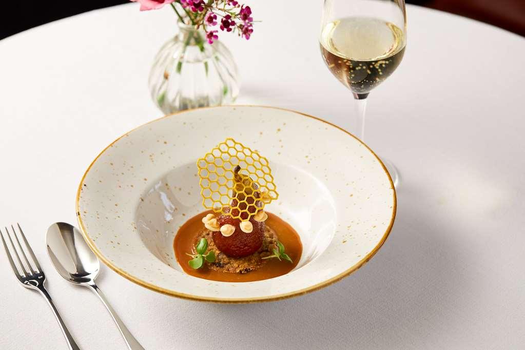 Macdonald Alveston Manor & 4* Stratford-upon-Avon