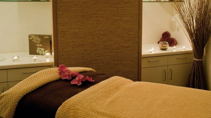 Macdonald Alveston Manor & 4*